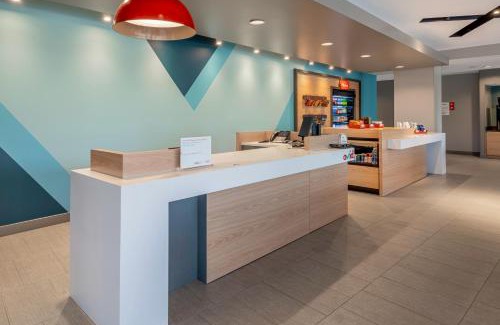 Waukesha Hotel | avid hotels Milwaukee West - Waukesha by IHG