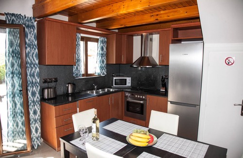Svoronata Villa | Avithos Beach 2 Mins. Private Pool & Garden. Airport 10 Minutes.