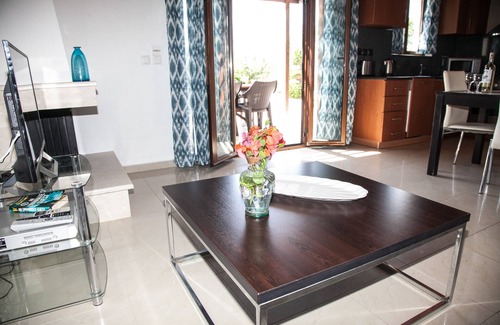 Svoronata Villa | Avithos Beach 2 Mins. Private Pool & Garden. Airport 10 Minutes.