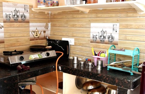Hyderabad Apartment | AVN301 - Lovely 1 Bedroom, AC, Wifi, Kitchen set