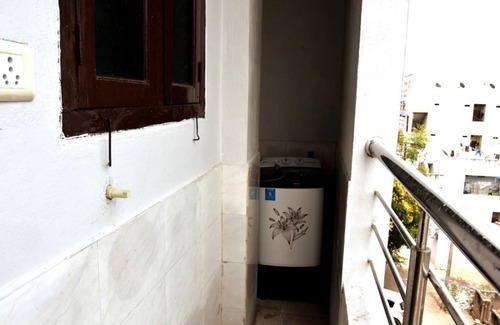 Hyderabad Apartment | AVN301 - Lovely 1 Bedroom, AC, Wifi, Kitchen set