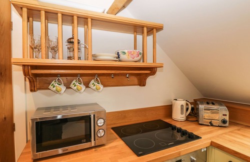 Salisbury Cottage | AVON TURN VIEW, romantic, with a garden in Alderbury