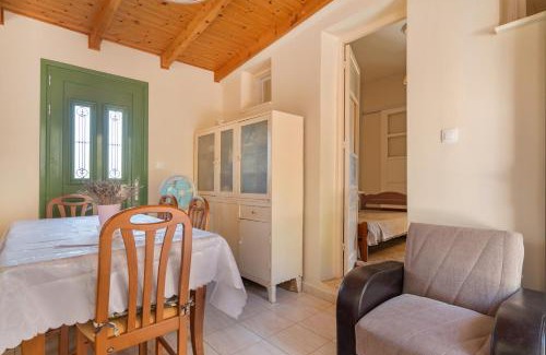 Mantzavinata House | Avra