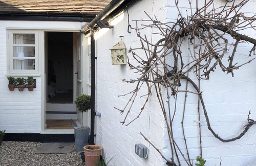 Bridgnorth Cottage | Award Winning Little Gem on the Historic Cartway