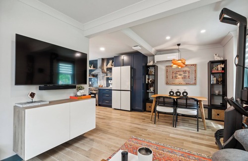 Bath House | Award Winning Luxury Carriage House a short stroll from town!