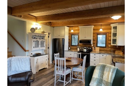 Regional District of Nanaimo Cottage | Award winning oceanside luxury log cabin