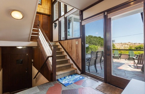 Northeast Virginia Beach House | Award Winning Ocean Front Architectural Gem n[Home Share per VA Beach Zoning]