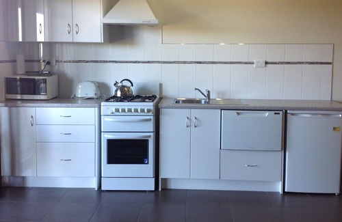 Pink Lake Apartment | Award Winning, Pet Friendly Accommodation