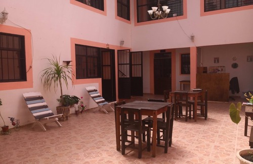 Del Cerrillo House | Awesome King Room In City Center
