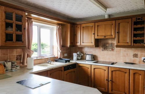 Rhosybol House | AWEL Y DDOL, pet friendly, character holiday cottage in Rhosybol