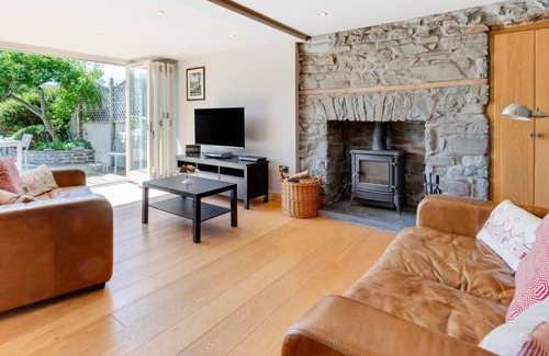 Aberaeron House | Awelon y Mor in the beautiful Aberaeron