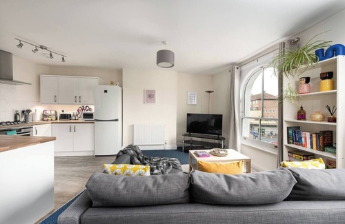 Portsmouth Apartment | Awesome 1 bed in Central Southsea