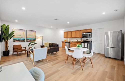 Sailboat Bend Apartment | Awesome 1BR Apartment Sailboat