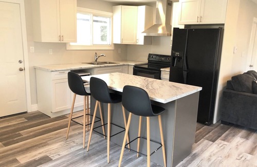 Port Franks Cottage | Awesome 3 bedroom cottage located close to Lake Huron. Watch the sunset off deck
