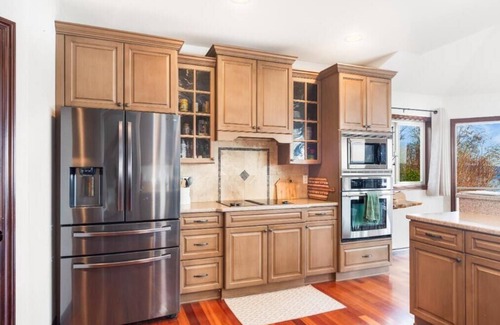 Rollingbay House | Awesome 5 bedroom, 4 bathroom, waterfront home with beautiful views and sauna.