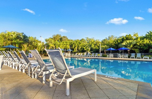 Tavernier Apartment | Awesome Amenities! 3 Spacious Suites, Outdoor Pool, Close to Harry Harris Park!