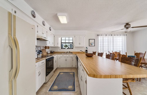 Southpointe House | Awesome and affordable 2 Bdrm, 2 Ba Gulf Front Private Home
