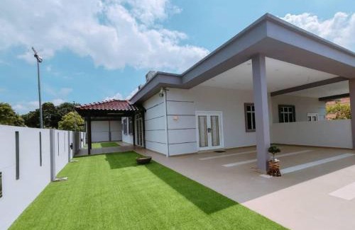 Jenjarom House | Awesome Ang Jenjarom Homestay