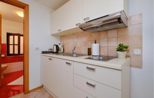 Cres Apartment | Awesome Apartment In Cres With Wifi
