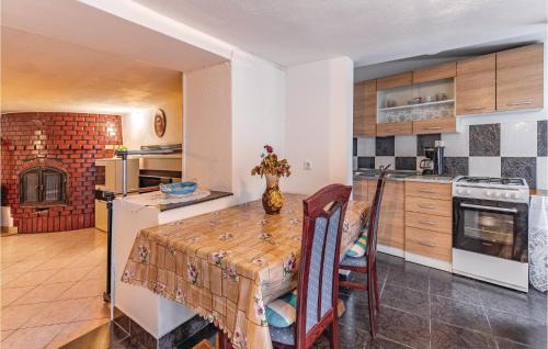 Liznjan Apartment | Awesome Apartment In Liznjan With Wifi