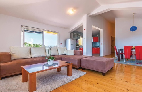 Ploce Apartment | Awesome apartment in Rogotin with WiFi