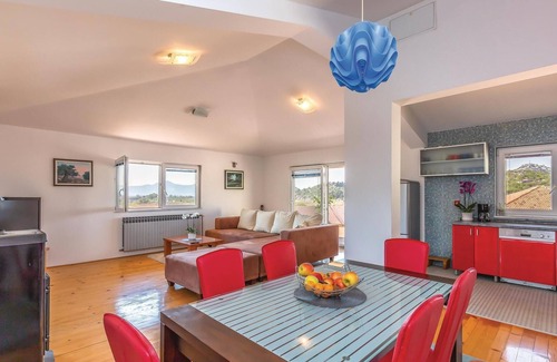 Ploce Apartment | Awesome apartment in Rogotin with WiFi