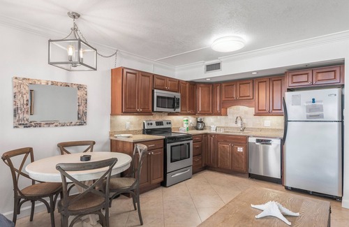 Sandestin Condo | Awesome beach view studio with full kitchen.