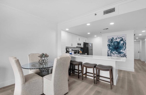 Destin Condo | ☀️Awesome Beachfront☀️Newly Remodeled-Beachfront Pool-2BR Sterling Sands 111☀️
