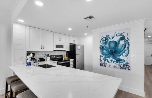 Destin Condo | ☀️Awesome Beachfront☀️Newly Remodeled-Beachfront Pool-2BR Sterling Sands 111☀️