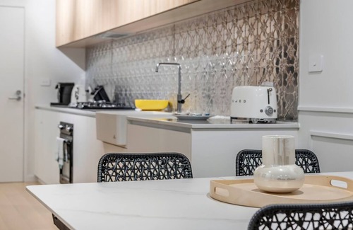 Braddon Apartment | Awesome Brooklyn Inspired Stay - Mt Ainslie View