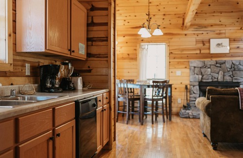 Rogers Cabin | Awesome cabin with a "Gorge"ous view from the hot tub at the Red with wi-fi