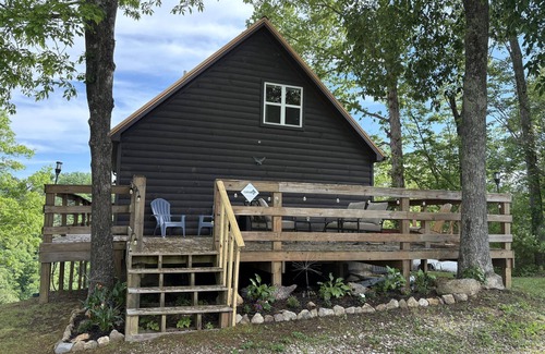Rogers Cabin | Awesome cabin with a "Gorge"ous view from the hot tub at the Red with wi-fi
