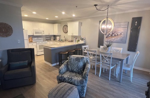 Gulf Place Condo | Awesome Gulf View from 4th Floor Balcony, Free WiFi! NETFLIX incl! Pickleball.