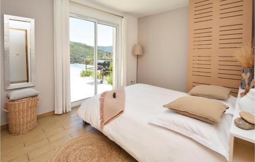 Saint-Nazaire-de-Ladarez House | Awesome Home In St Nazaire De Ladarez