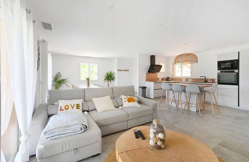 Saint Michel d'Euzet House | Awesome home in Saint-Michel-d'Euzet