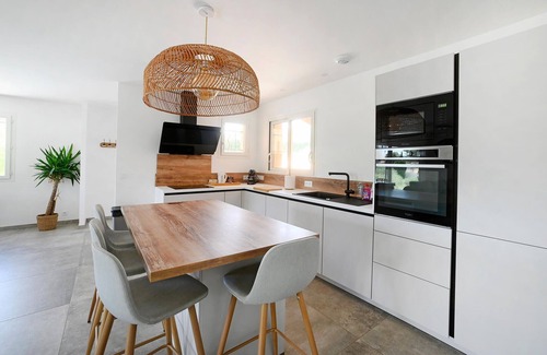 Saint Michel d'Euzet House | Awesome home in Saint-Michel-d'Euzet