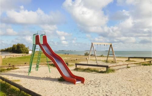 Saint-Vaast-la-Hougue House | Awesome Home In Saint-Vaast-La-Hougue