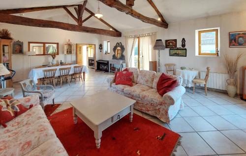 Ambares-et-Lagrave House | Awesome Home In Ambares Et Lagrave