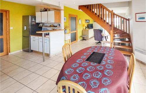 Plouneour-Trez House | Awesome Home In Brignogan-Plages