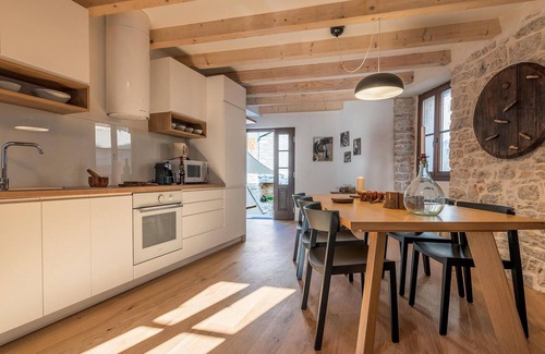 Bale House | Awesome home in Bale with WiFi