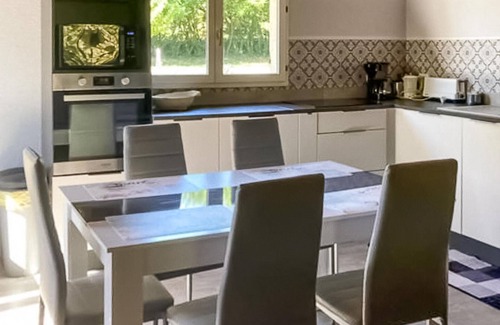 Baurech House | Awesome home in Baurech with WiFi