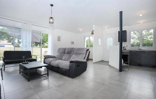 Chauve House | Awesome Home In Chauve With Kitchen