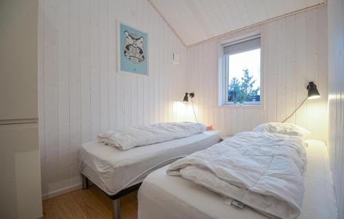 Fjellerup House | Awesome Home In Glesborg With Sauna