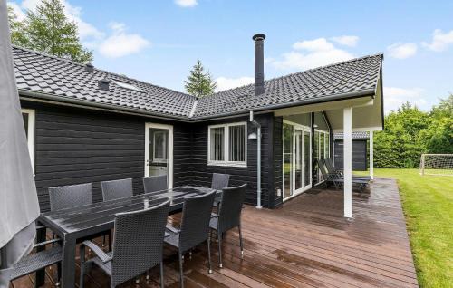 Fjellerup House | Awesome Home In Glesborg With Sauna