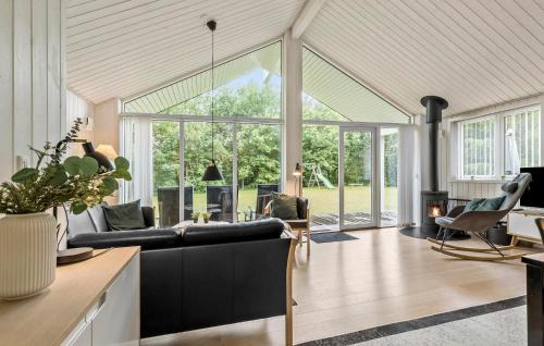 Fjellerup House | Awesome Home In Glesborg With Sauna