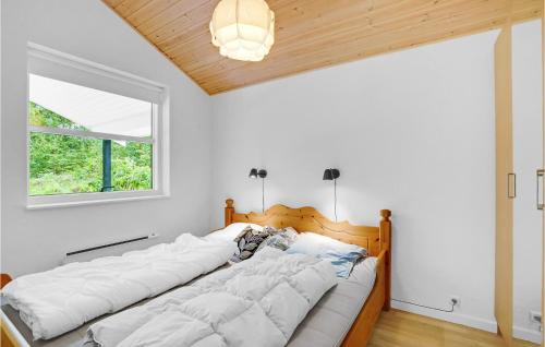 Helberskov Strand House | Awesome Home In Hadsund With Sauna