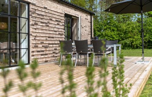 Hovborg House | Awesome Home In Hovborg With Kitchen