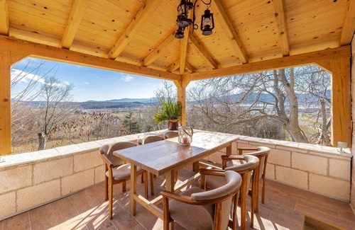 Sinj House | Awesome home in Obrovac Sinjski
