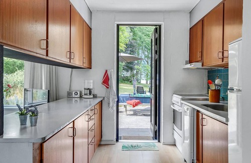 Skødshoved Strand House | Awesome home in Knebel with kitchen
