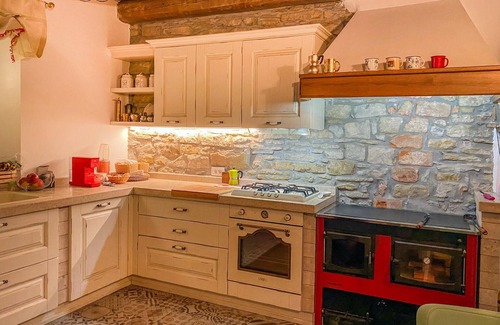 Podgorje House | Awesome home in Kozina with kitchen
